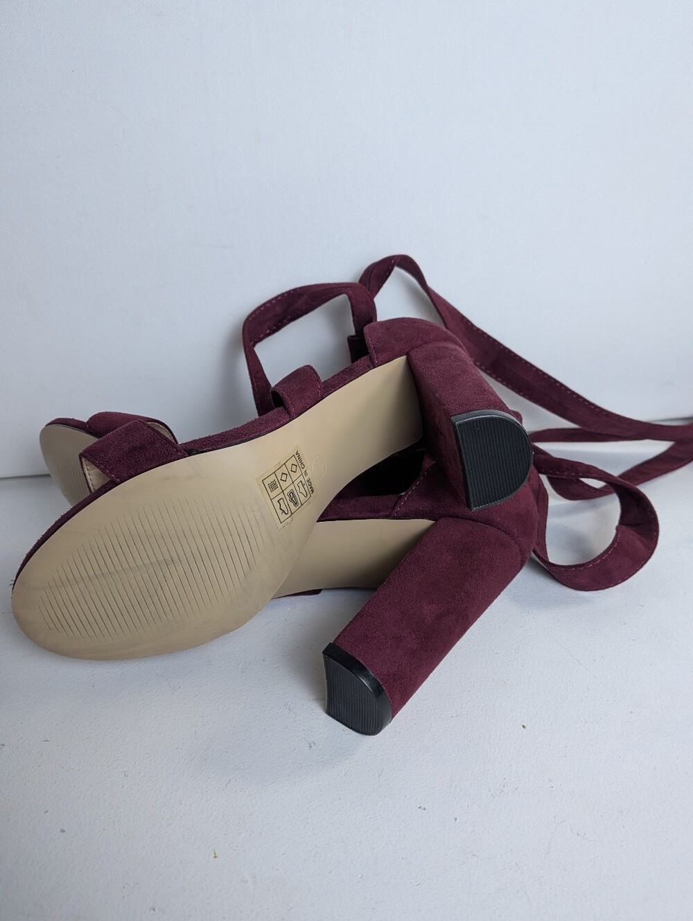 Women’s Burgundy Faux Suede Ankle Strappy Peep Toe block heel Sandals Sz 8 EUC - Picture 4 of 9